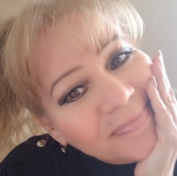 Profile Picture of Irma Olivas (@obellaim) on Poshmark