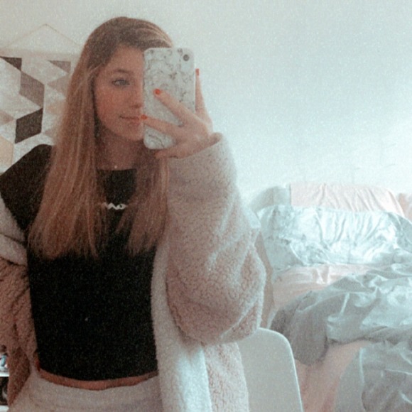 Profile Picture of Cam Postek (@postekcamryn) on Poshmark
