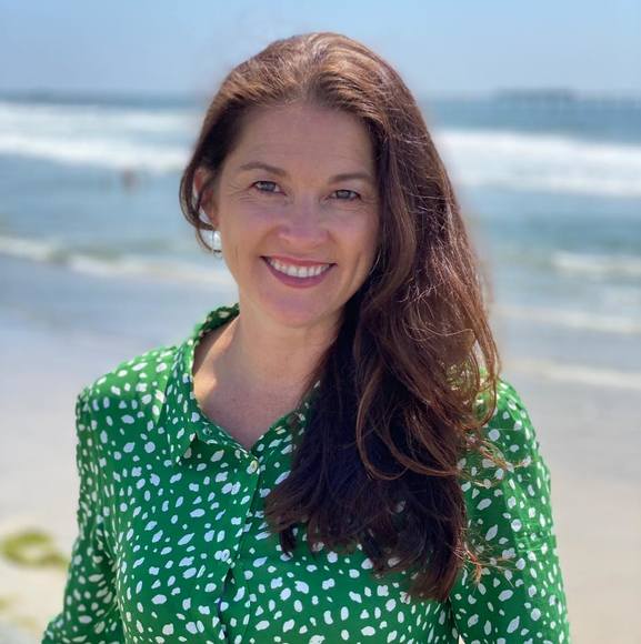 Profile Picture of Amy Oakeson (@amy_oakeson) on Poshmark