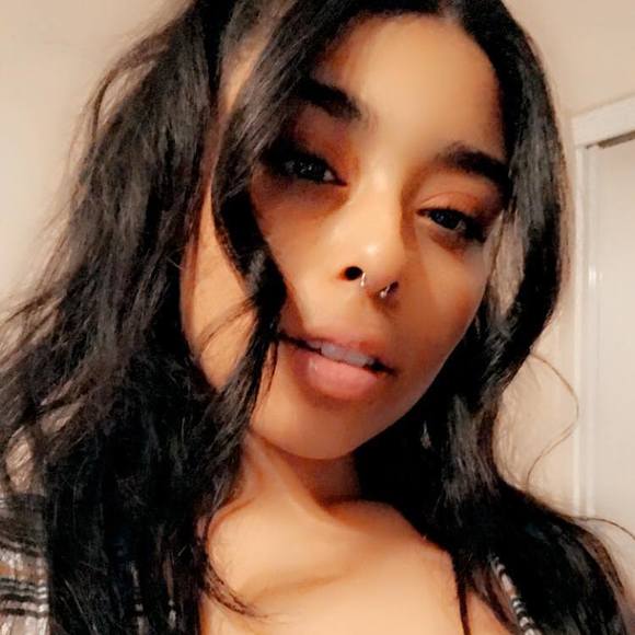 Profile Picture of Jaimesia Dovala (@rumer97) on Poshmark