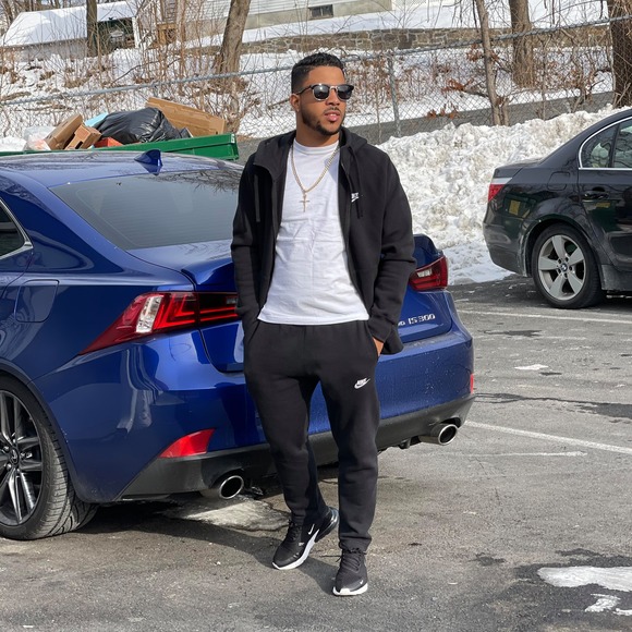 Profile Picture of Gabriel Tavarez (@mono8530) on Poshmark