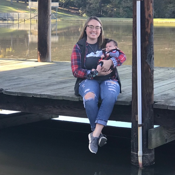 Profile Picture of Kendra Poteat (@kacraig347) on Poshmark