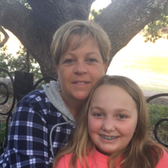 Profile Picture of Kelli Dycus (@kellilewisdycus) on Poshmark