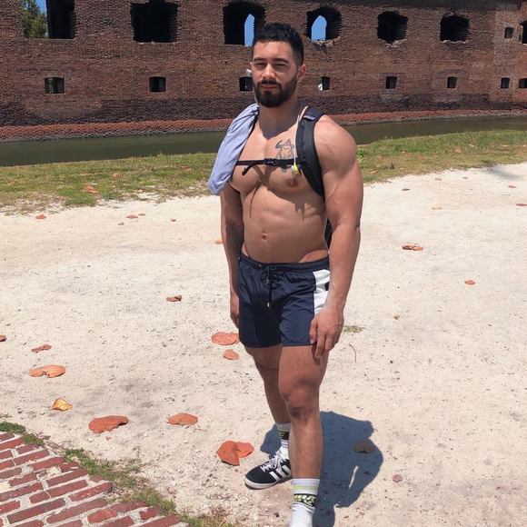 Profile Picture of Dan Obermeyer (@brngdnnythehrzn) on Poshmark