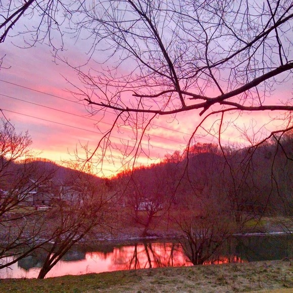 Profile Picture of Lisa Yates (@lisayates522) on Poshmark