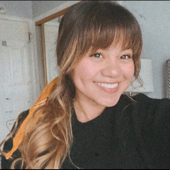 Profile Picture of Janette Preciado (@glitterjan) on Poshmark