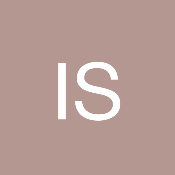 Profile Picture of Izzy Schelin (@ischelin44) on Poshmark