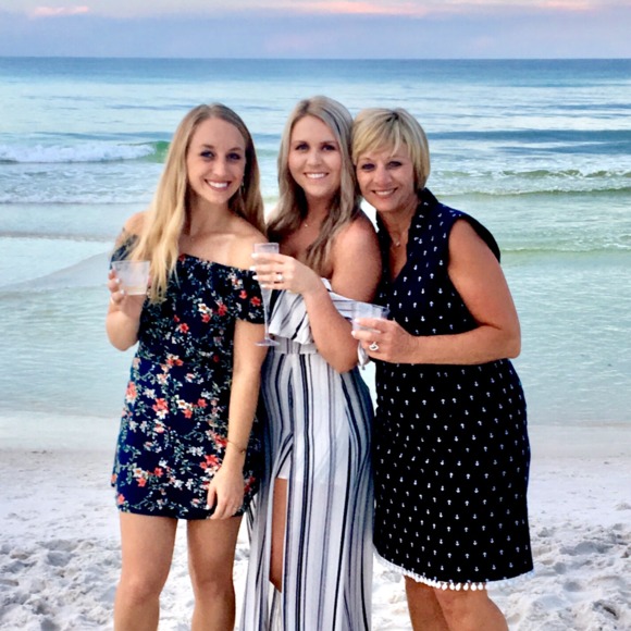 Profile Picture of Melissa Peschel (@mpeschel) on Poshmark