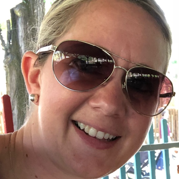 Profile Picture of Christine Kozik (@ckoz16) on Poshmark