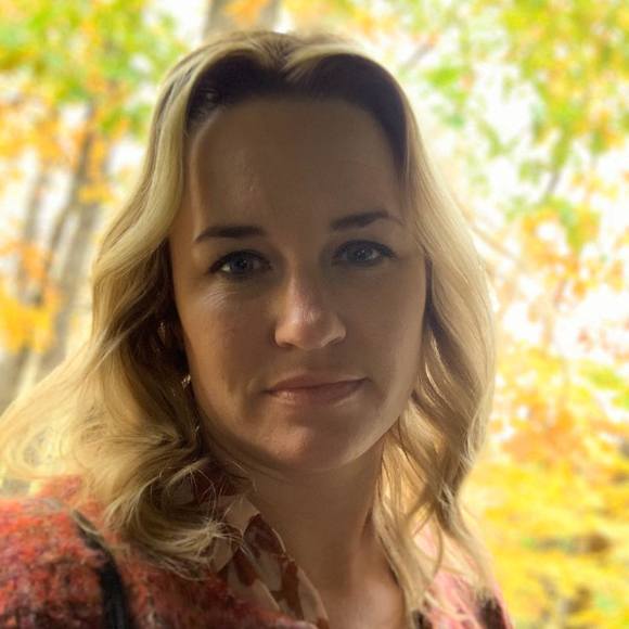 Profile Picture of Nikki Jeffries (@najeffries) on Poshmark