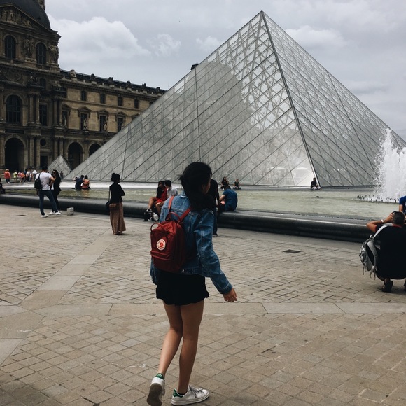 Profile Picture of Emily Zhang (@emilyzhang12) on Poshmark