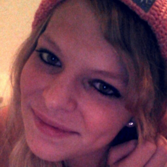 Ashley Fieldseth - Poshmark Profile Picture of Ashley Fieldseth (@momma_14_15) on Poshmark