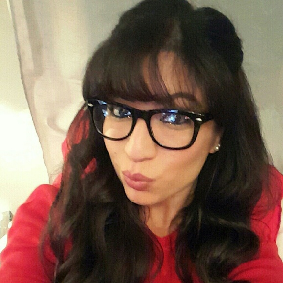 Profile Picture of Janette Fischer (@janettecf88) on Poshmark