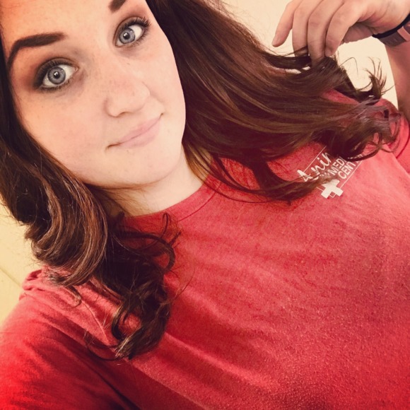 Profile Picture of Jesse Cooley (@jessalynn111) on Poshmark