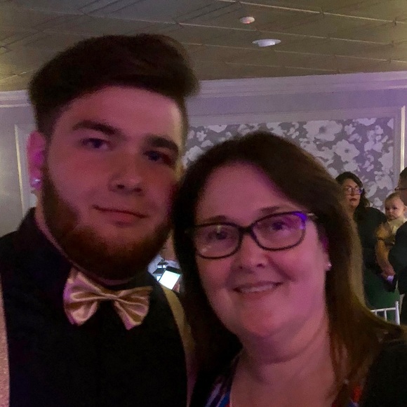 Lorraine Chalupski - Poshmark Profile Picture of Lorraine Chalupski (@lolabee67) on Poshmark