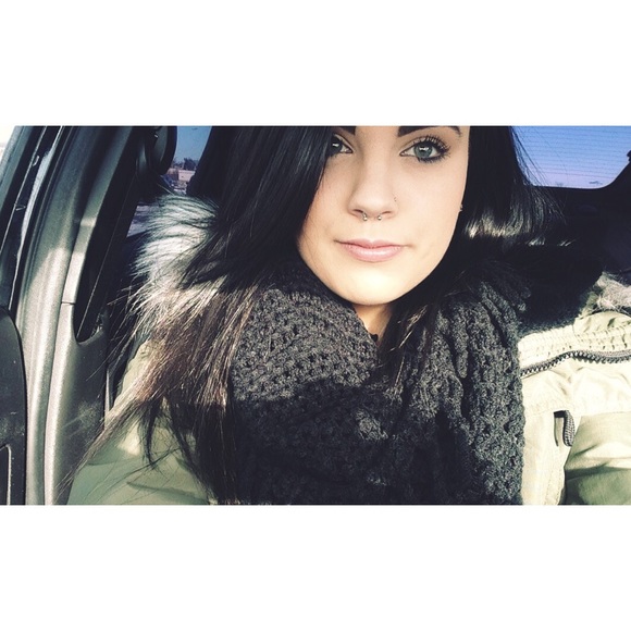 Profile Picture of Angela Taliercio (@amarie61095) on Poshmark