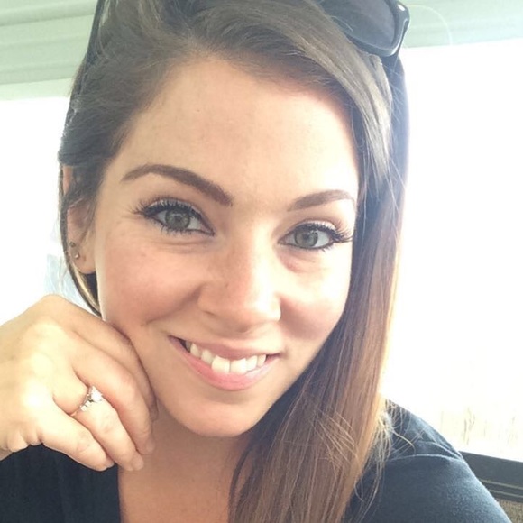 Acacia Tomson - Poshmark Profile Picture of Acacia Tomson (@actomson) on Poshmark