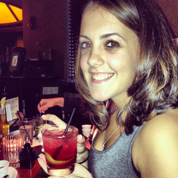 Profile Picture of Chelsea Feriozzi (@chelseaf92) on Poshmark