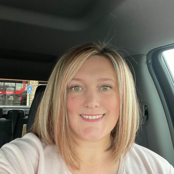 Profile Picture of Crystal Martin (@crymus00) on Poshmark