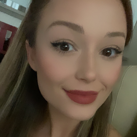 Profile Picture of Carly Pingel (@carlylrac) on Poshmark