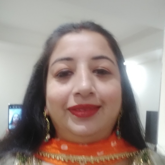 Profile Picture of Riya Sadhwani (@riya_sadhwani) on Poshmark