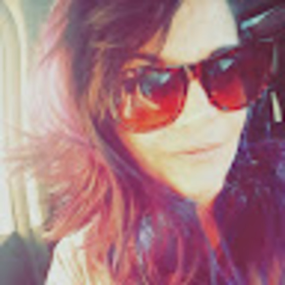 Profile Picture of Kelli Tyler-waufle (@ktywauf) on Poshmark