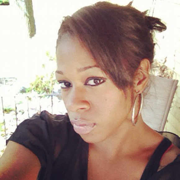 Profile Picture of Maureen Sharps (@mslovelysharps) on Poshmark