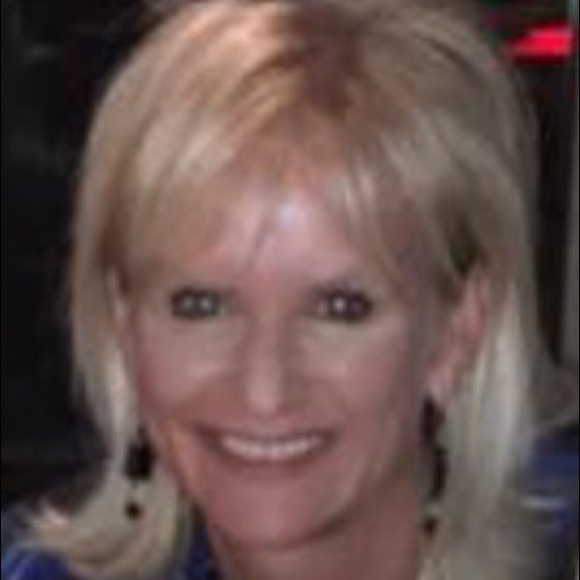 Profile Picture of Tonya Booth (@boothgt) on Poshmark