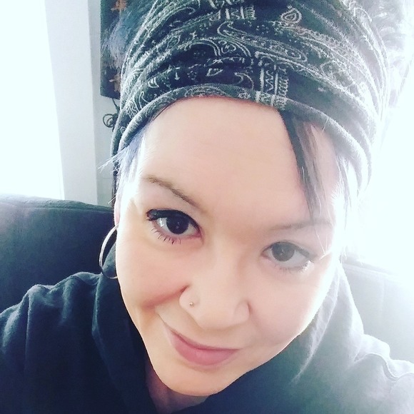 Profile Picture of Christina Botelho (@christinabotelh) on Poshmark