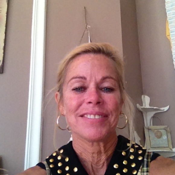 Profile Picture of Janet Dunphy (@jdunphy) on Poshmark
