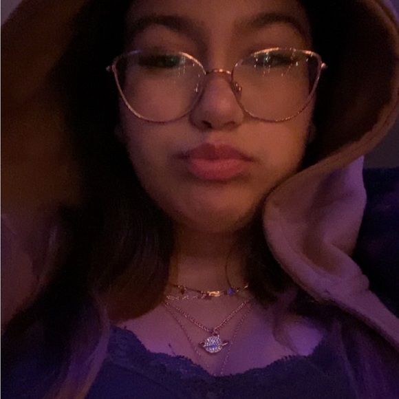 Profile Picture of Callie Deschambeault (@cmiillerr) on Poshmark