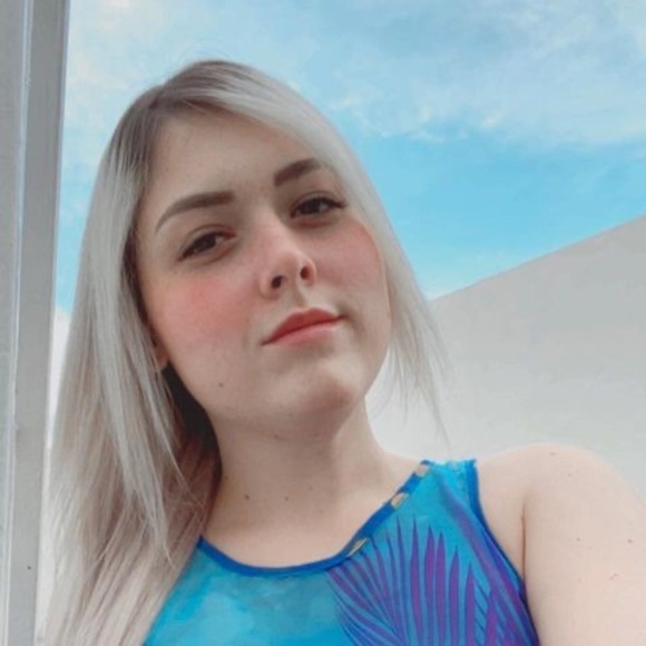 Profile Picture of Lucero Flores (@luceroflowers) on Poshmark