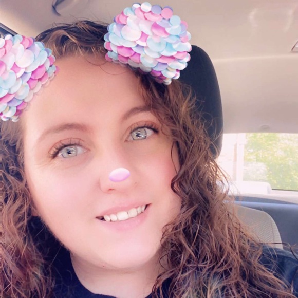 Profile Picture of Felicia West (@feliciawest985) on Poshmark