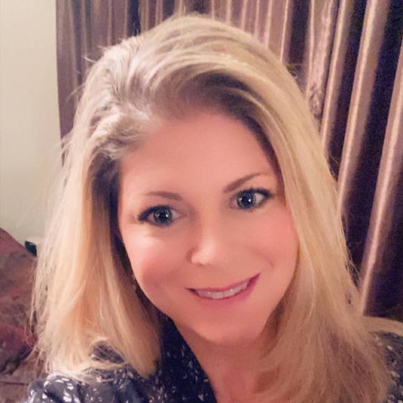 Profile Picture of Lora Otten (@loraotten) on Poshmark