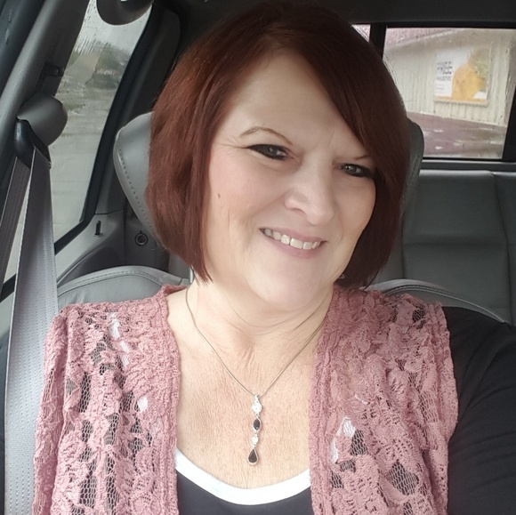 Profile Picture of Roxanne Oder (@chief350) on Poshmark