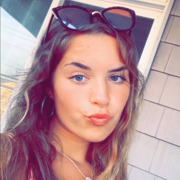 Profile Picture of Paige Pigliacelli (@ppigliacellk) on Poshmark