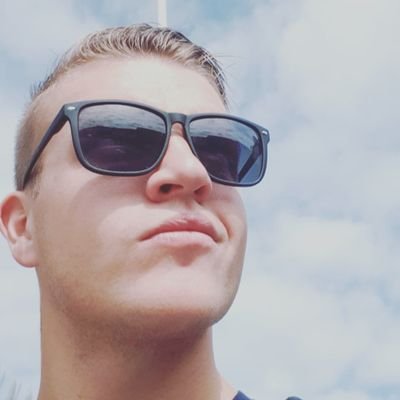 Profile Picture of Ellis Roberts (@EllisRoberts987) on Twitter