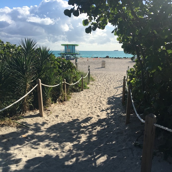 Laura Betteridge - Poshmark Profile Picture of Laura Betteridge (@lauzbishop) on Poshmark