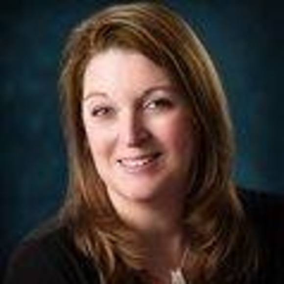 Profile Picture of Lisa Reinecke (@lisarelmgrove) on Poshmark