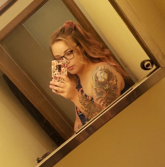 Profile Picture of Libby Sweazey (@libby_jo_) on Poshmark