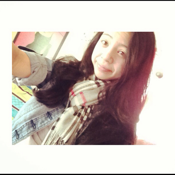 Profile Picture of Samantha Kongphet (@bbprincess) on Poshmark