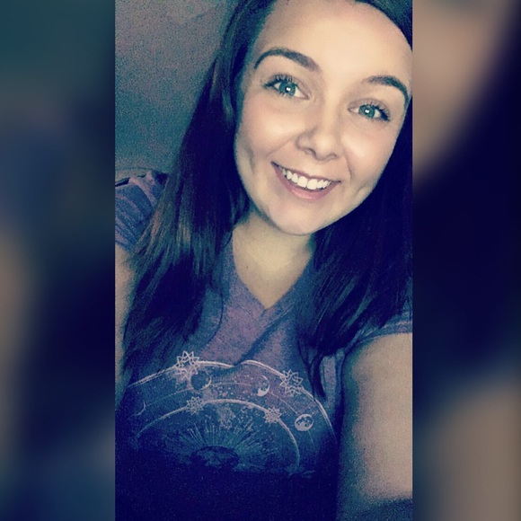 Profile Picture of Brittney Stevenson (@brittneypuim) on Poshmark