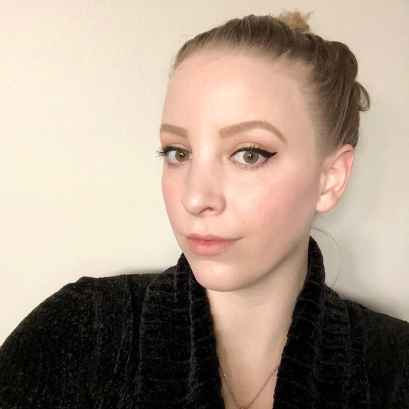 Lindsey Mahlin - Poshmark Profile Picture of Lindsey Mahlin (@lindseyr27) on Poshmark