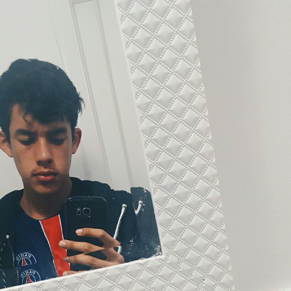 Profile Picture of Nathaniel Fernandez (@nathaniel1999) on Poshmark