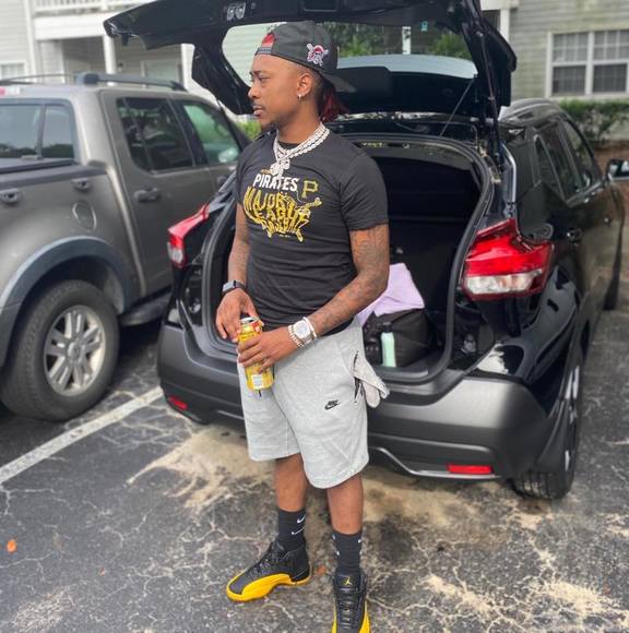 Profile Picture of Kelvin Jones (@batman291993) on Poshmark