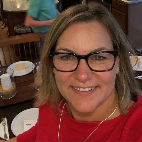 Profile Picture of Jenni Biehn (@jennibiehn) on Poshmark