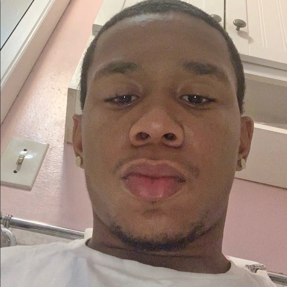 Darius Porter - Poshmark Profile Picture of Darius Porter (@dariusporter501) on Poshmark