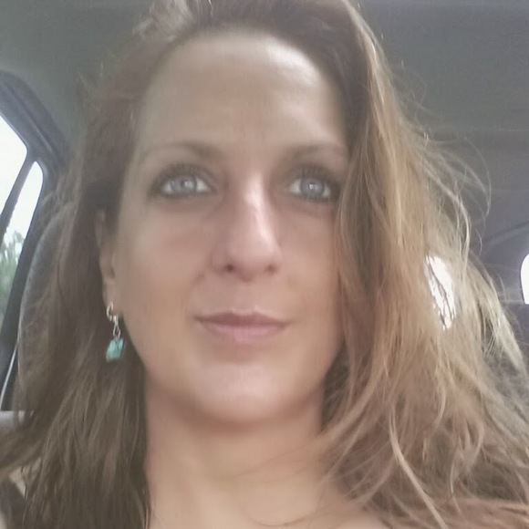 Profile Picture of Dawn Charron (@littleedmc) on Poshmark