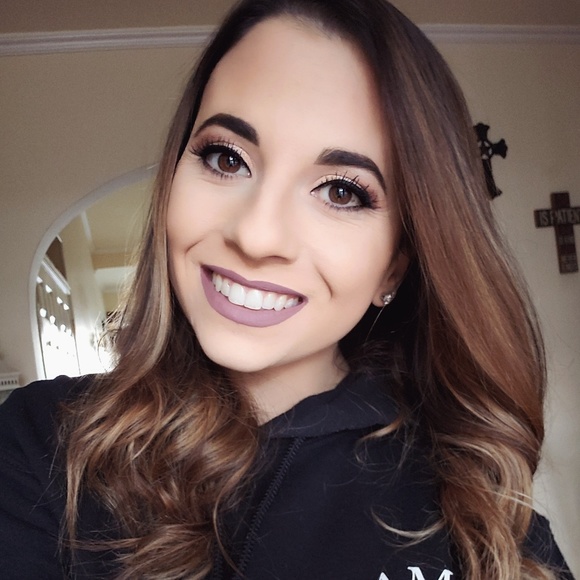 Francesca Foster - Poshmark Profile Picture of Francesca Foster (@frenchie_foster) on Poshmark