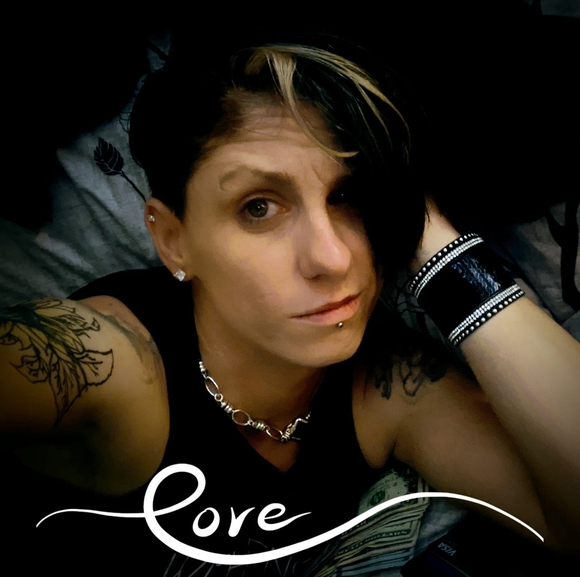 Profile Picture of Lori Benson (@loribenson17) on Poshmark